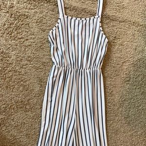 Super cute jumpsuit.